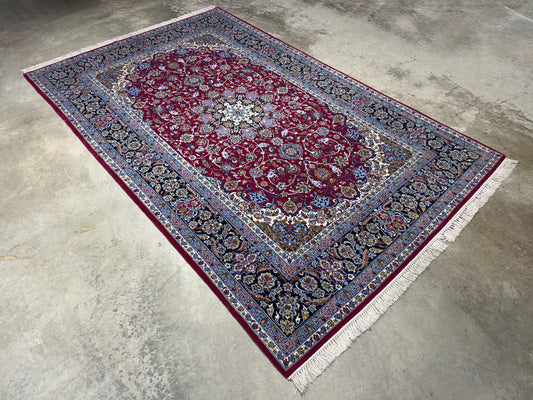 Hand-Knotted Persian Isfahan Rug - 5’1”x8’