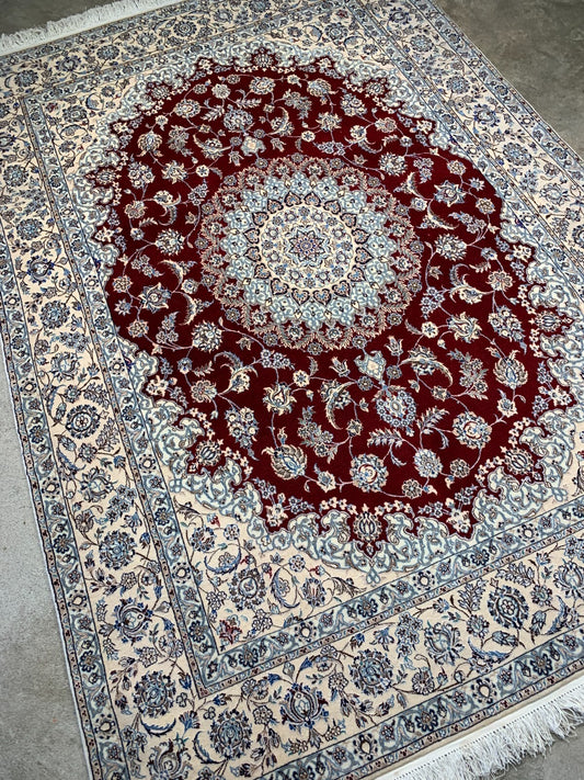 5'3"x7'3" Fine Hand-Knotted Wool & Silk Blend Naine Carpet - Area Rug