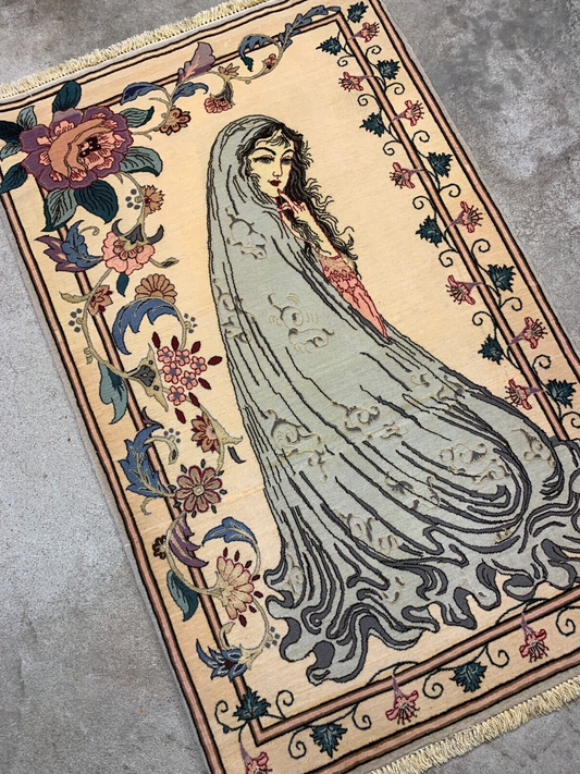 2'4"x3'9" Fine Hand-Knotted Wool & Silk Isfahane Pictorial Rug - Area Carpet