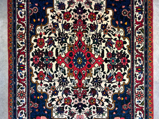 3'5"x5'2'' Hand-Knotted 100% Wool Persiane Bakhtiarie Area Rug