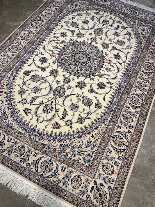 4'4"x6'4" Fine Hand-Knotted Wool & Silk Blend Naine Carpet - Area Rug