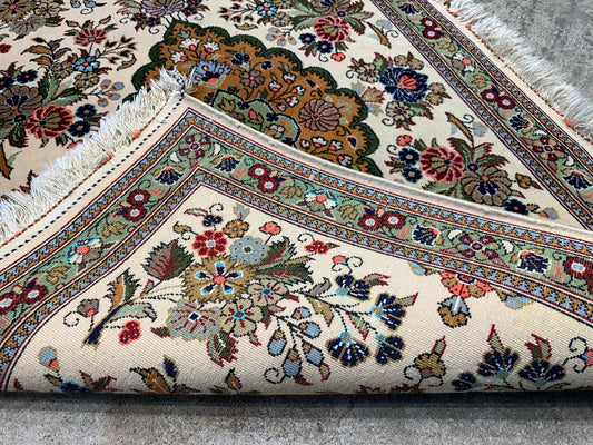 2'2"x3' Very Fine Hand-Knotted 100% Wool Qume Rug