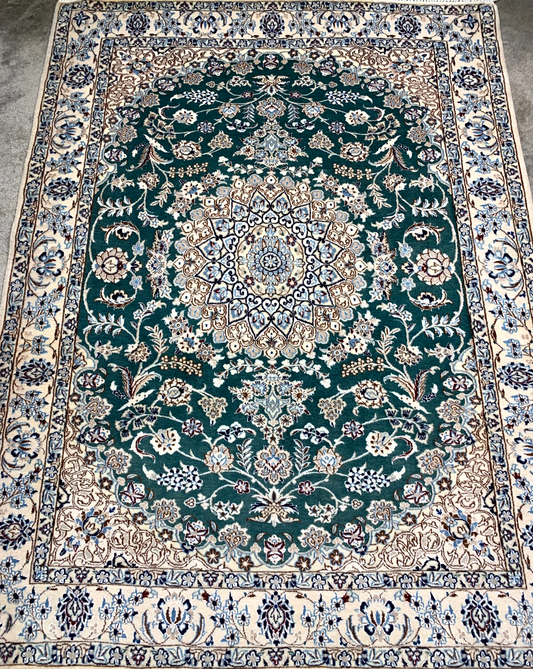 3'8"x4'10'' Hand-Knotted Very Fine Silk & Wool Naine Area Rug