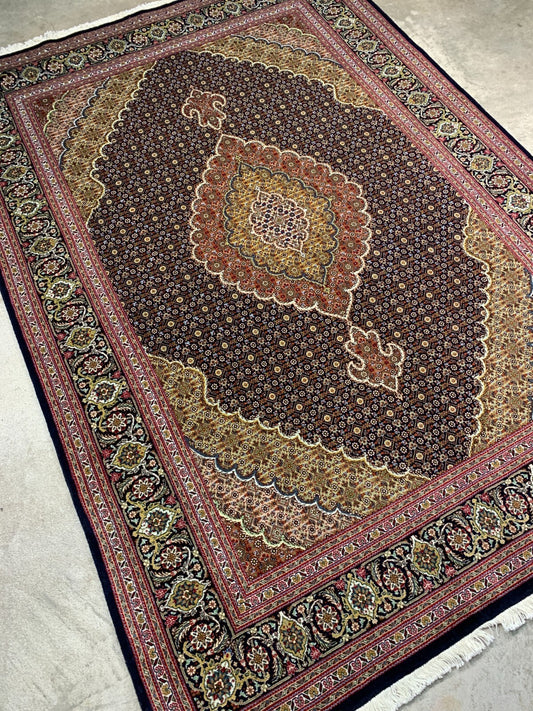 5'1"x7'2" Fine Hand-Knotted Wool & Silk Blend Tabrize Mahi Carpet - Area Rug