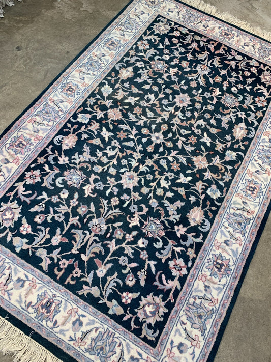4'0''x6'0'' Hand-Knotted 100% Wool Oriental Area Rug