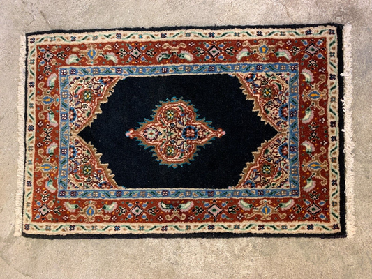 1'x1'11" Hand-Knotted Wool/Silk Blend Moode Carpet - Area Rug