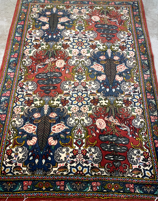 3'5"x5'2'' Hand-Knotted 100% Wool Bakhtiarie Area Rug