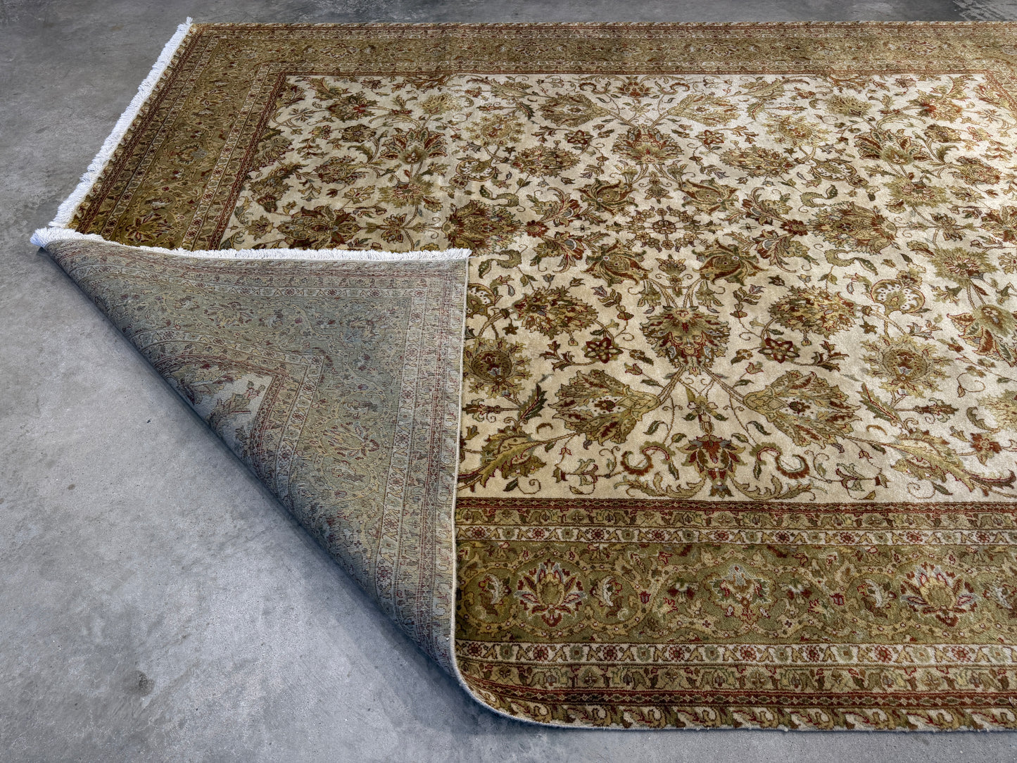 7’8”x9’11” Hand-Knotted Wool Agra Area Rug