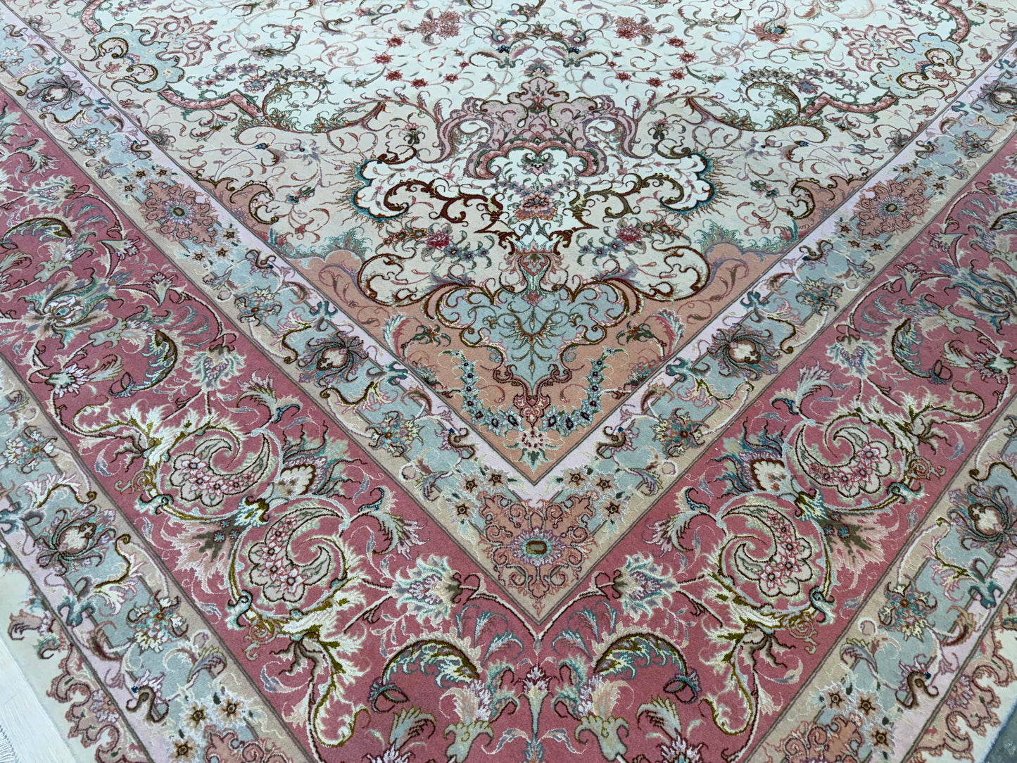 10’x13’6” Very Fine Hand-Knotted Persian Tabriz 80 Raj Area Rug