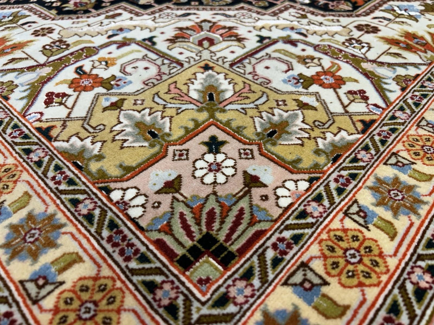 8’1”x10’ Hand-Knotted Fine Wool & Silk Herize Area Rug - Handmade Carpet 8x10