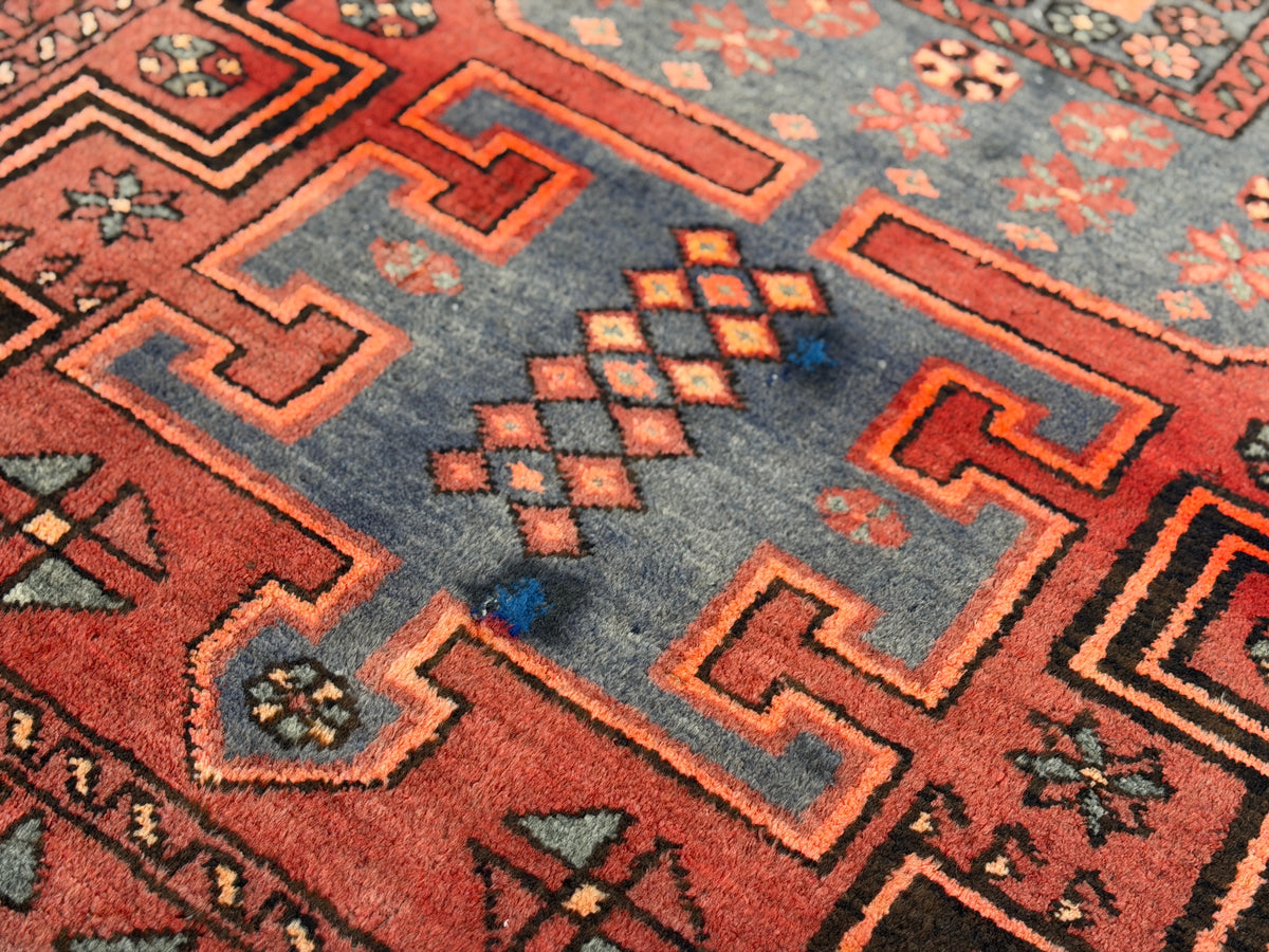 Hand-Knotted Persian Hamadan Rug - 4'2"x6'5"