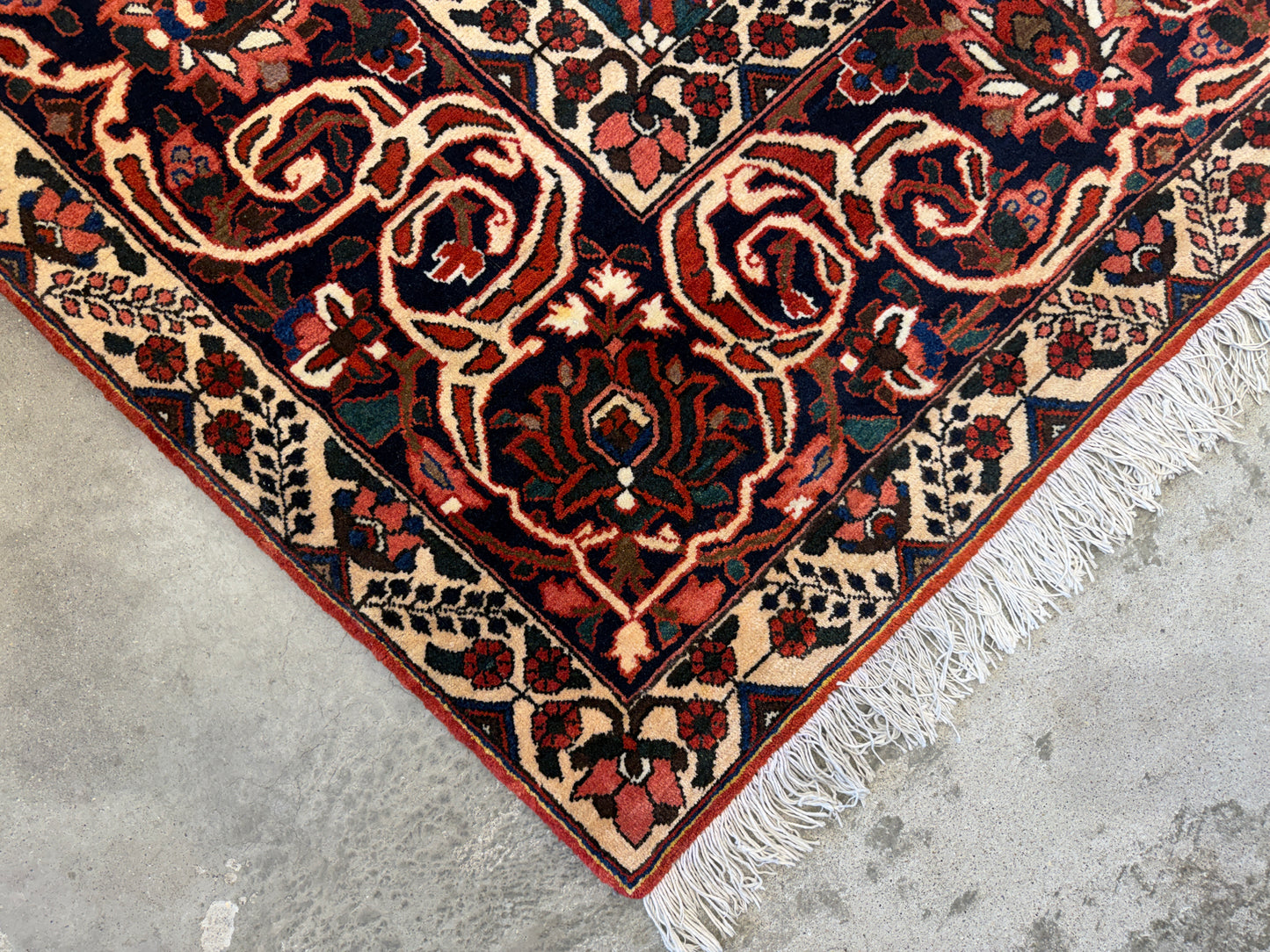 10’5”x14’ Hand-Knotted Persian Bakhtiari Saman Area Rug