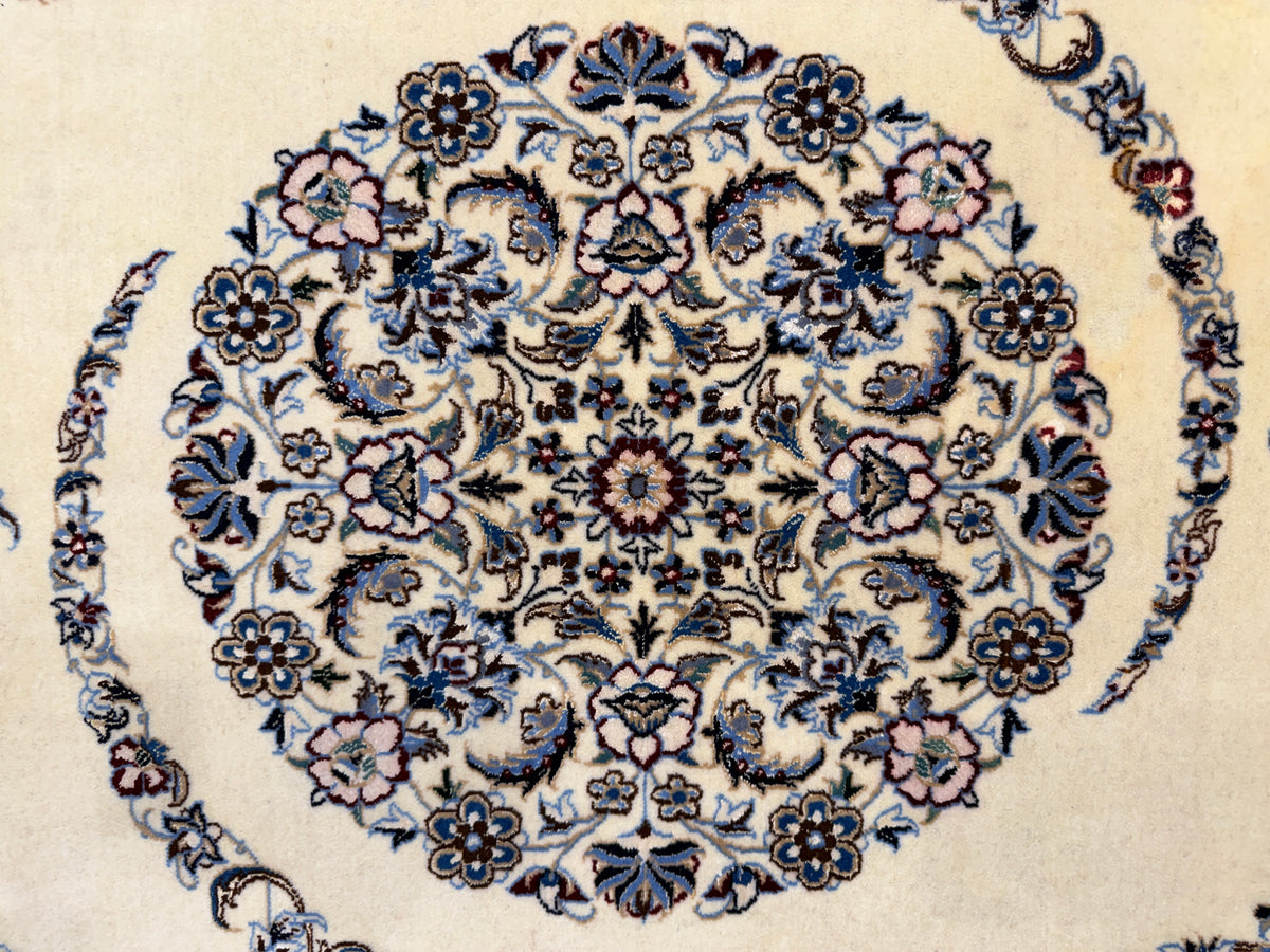 Hand-Knotted 6 La Persian Nain Rug - Signed Habibian - 4'4"x6'8"