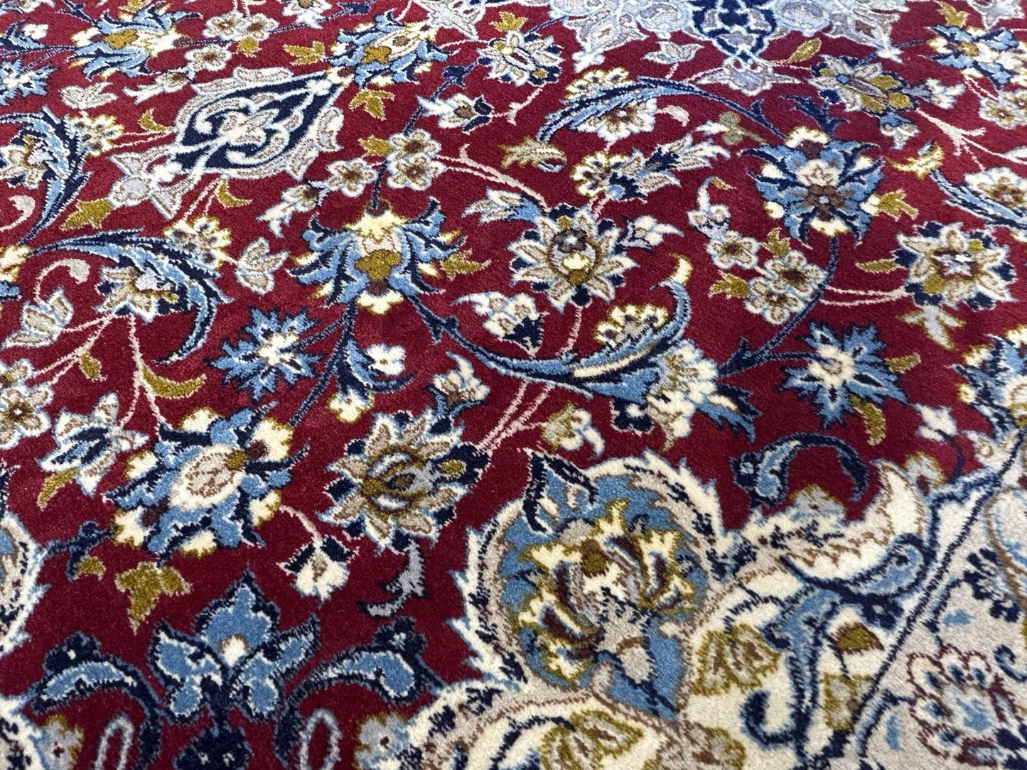 3’7”x5’3” Hand-Knotted Fine Wool & Silk Isfahane  Area Rug - Handmade Carpet 3x5