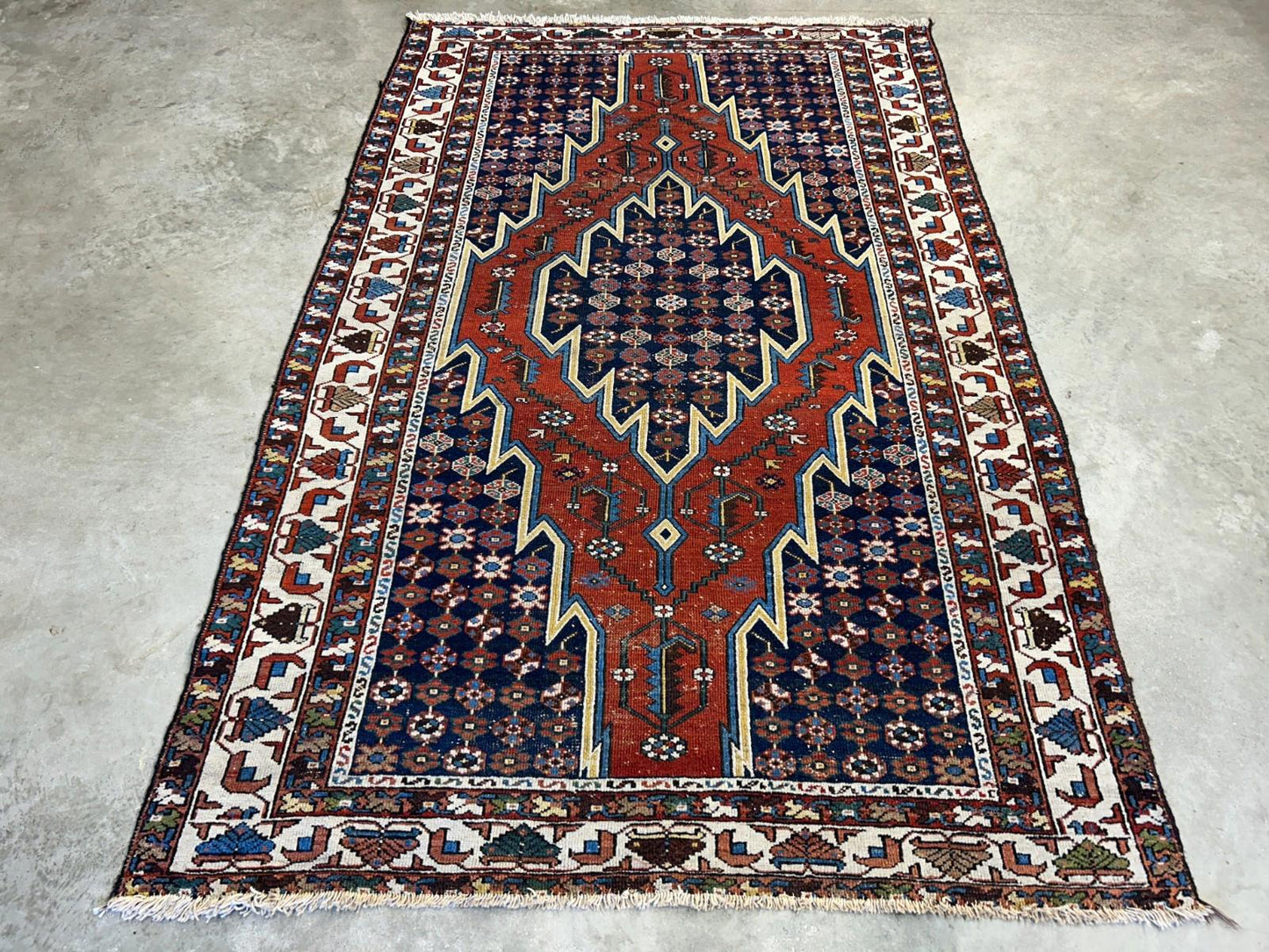4'3"x6'8" Antique Hand-knotted Wool Qashqaei Area Rug - Handmade 4x6 Carpet