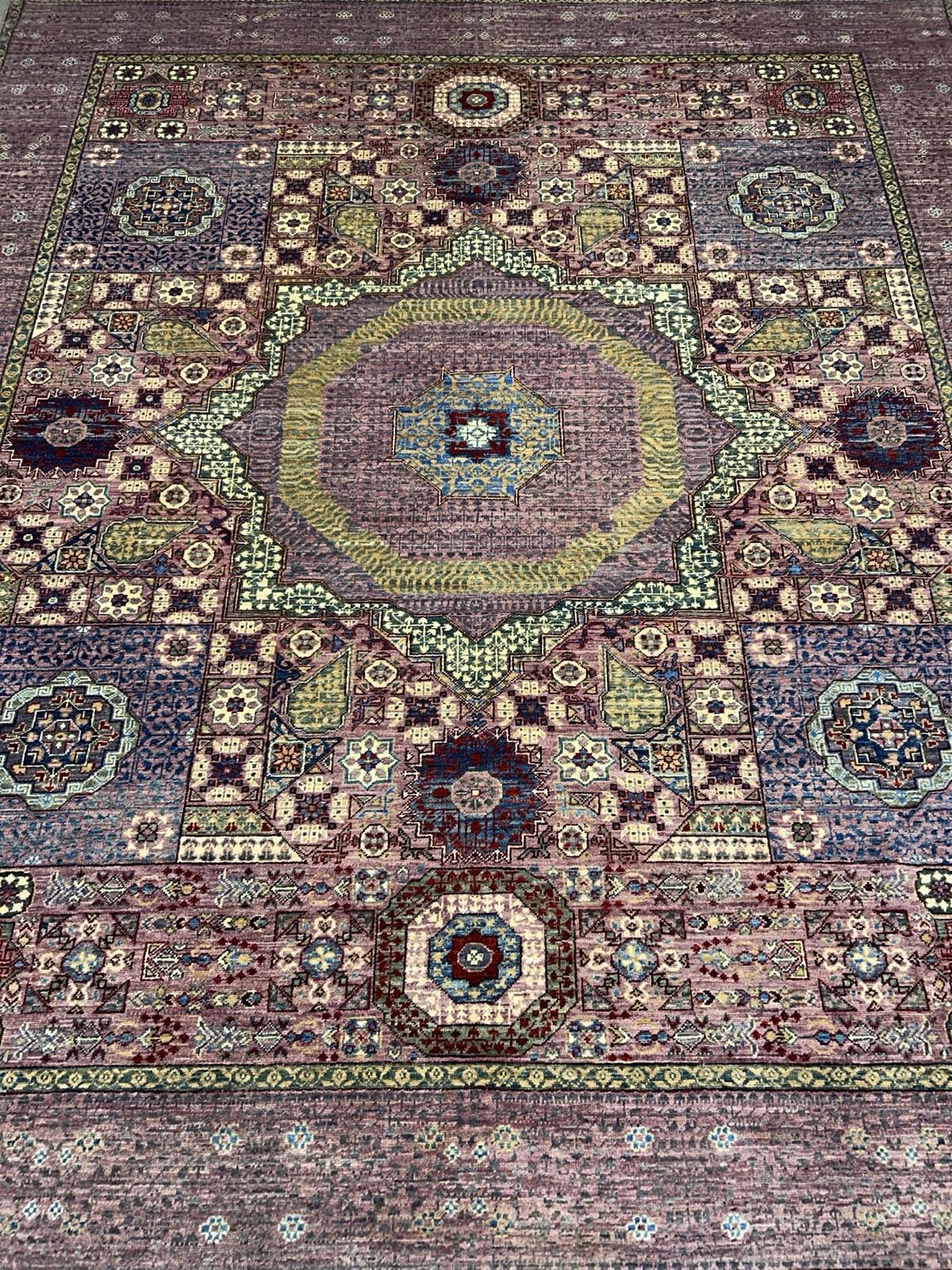 8’5”x9’10” Hand-Knotted Wool Mamluk Medallion Area Rug