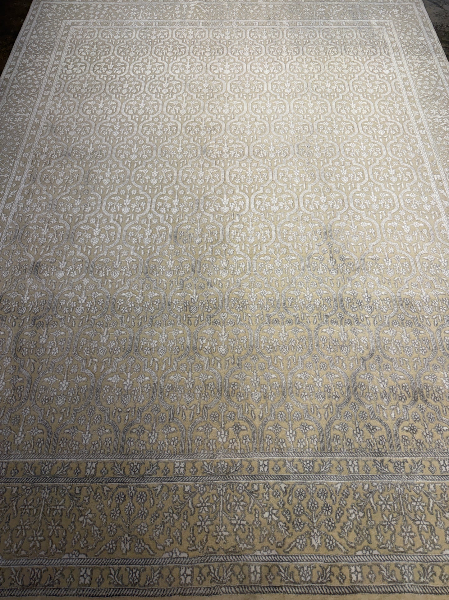 7’9”x10’ Hand-Knotted Carved Wool & Silk All-Over Area Rug