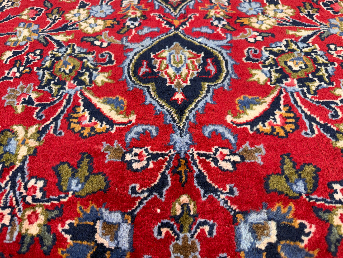 9’6”x12’6” Hand-Knotted Persian Kashan Area Rug
