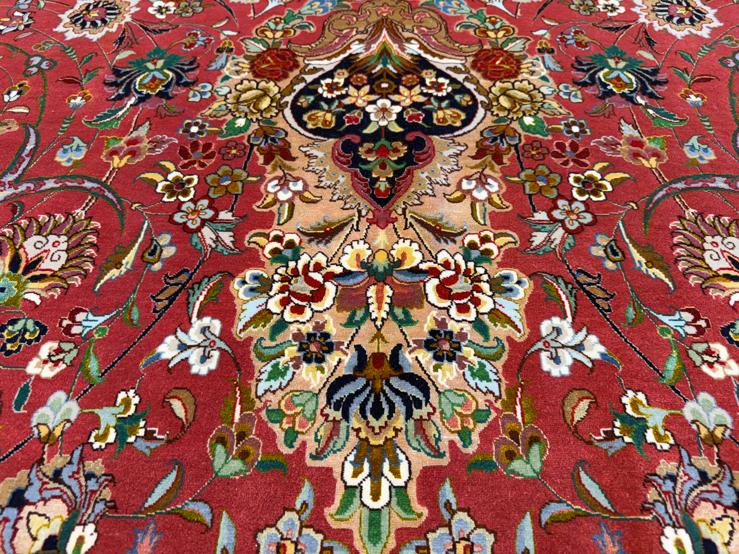 9’8”x13’4” Very Fine Hand-Knotted Persian Tabriz 80 Raj Signed Gharabaghi Area Rug