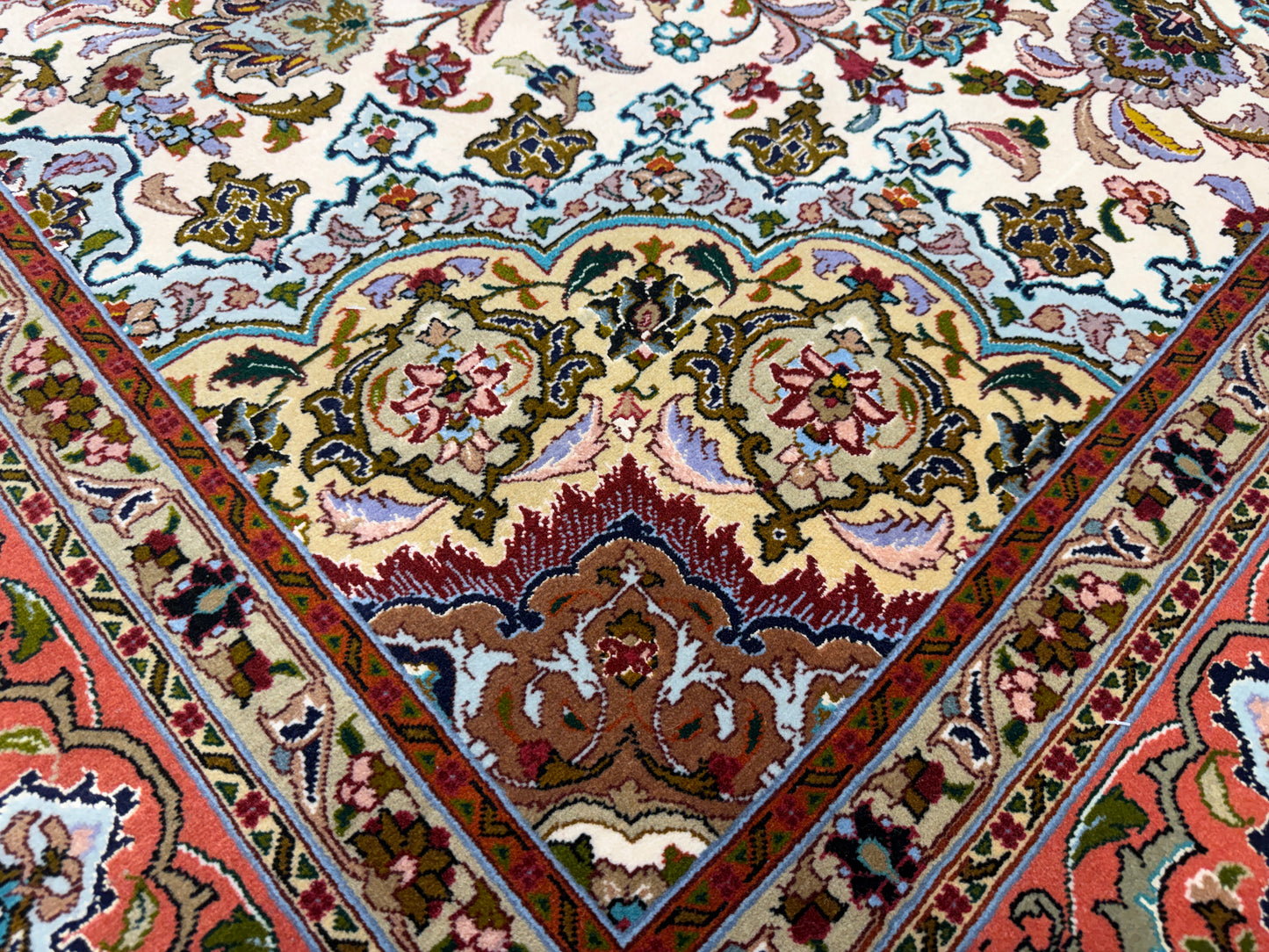Hand-knotted Persian Tabriz Rug - 7’x10’8”