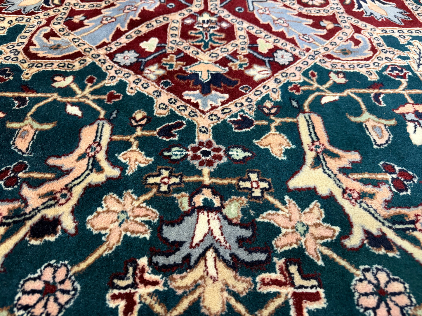 9’9”x13’10” Hand-Knotted Wool IndoHeriz Oriental Area Rug