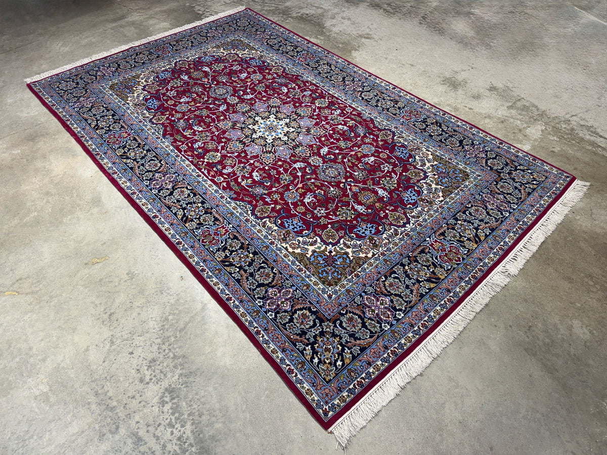 Hand-Knotted Persian Isfahan Rug - 5’1”x8’