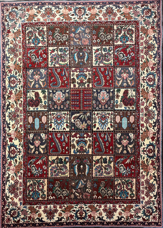 Hand-Knotted Persian Bakhtiari Rug - 6'9"x9'5"
