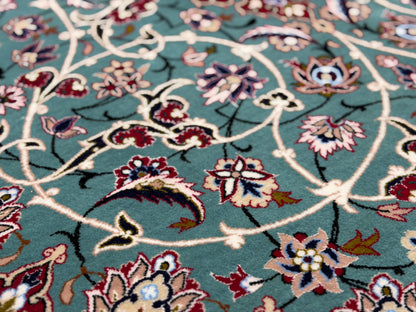 Hand-Knotted Persian Isfahan Rug - Signed Davari - 6’9”x10’