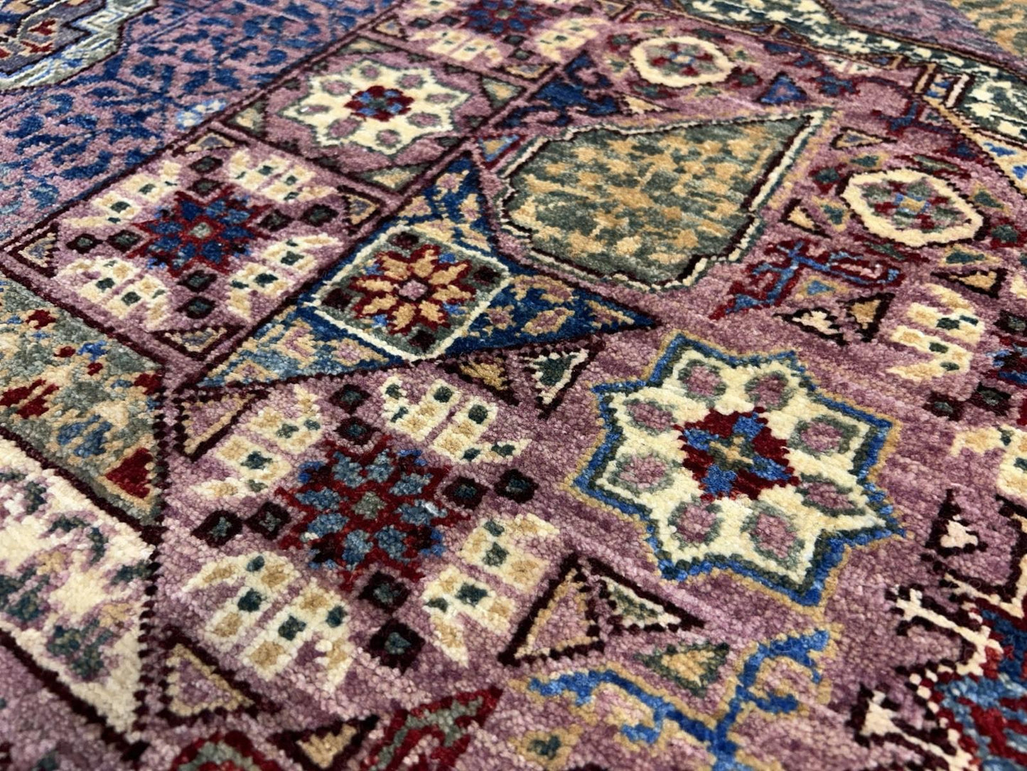 8’5”x9’10” Hand-Knotted Wool Mamluk Medallion Area Rug