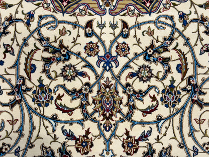Hand-Knotted Persian Isfahan Rug - Dome Design - 6'6"x10'