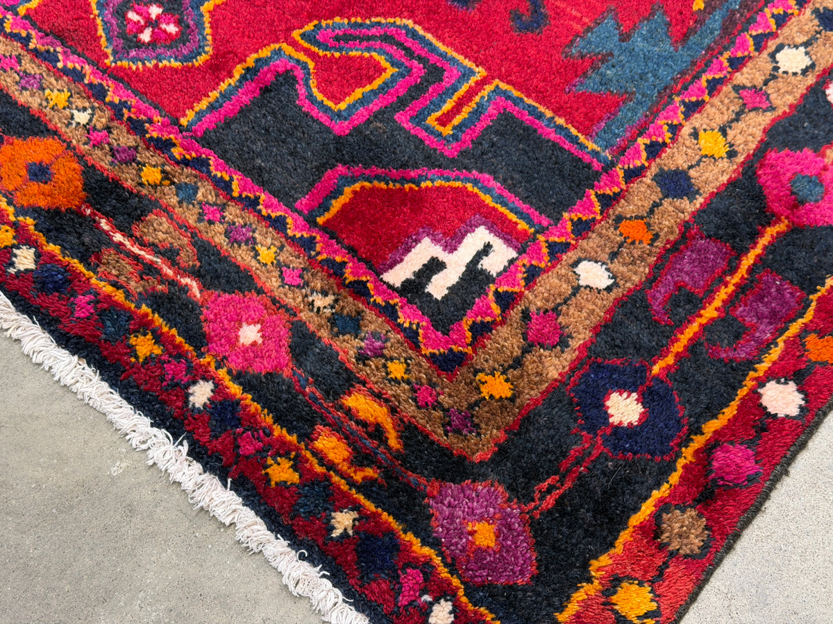 Hand-Knotted Persian Hamadan Rug - 4'x7'5"