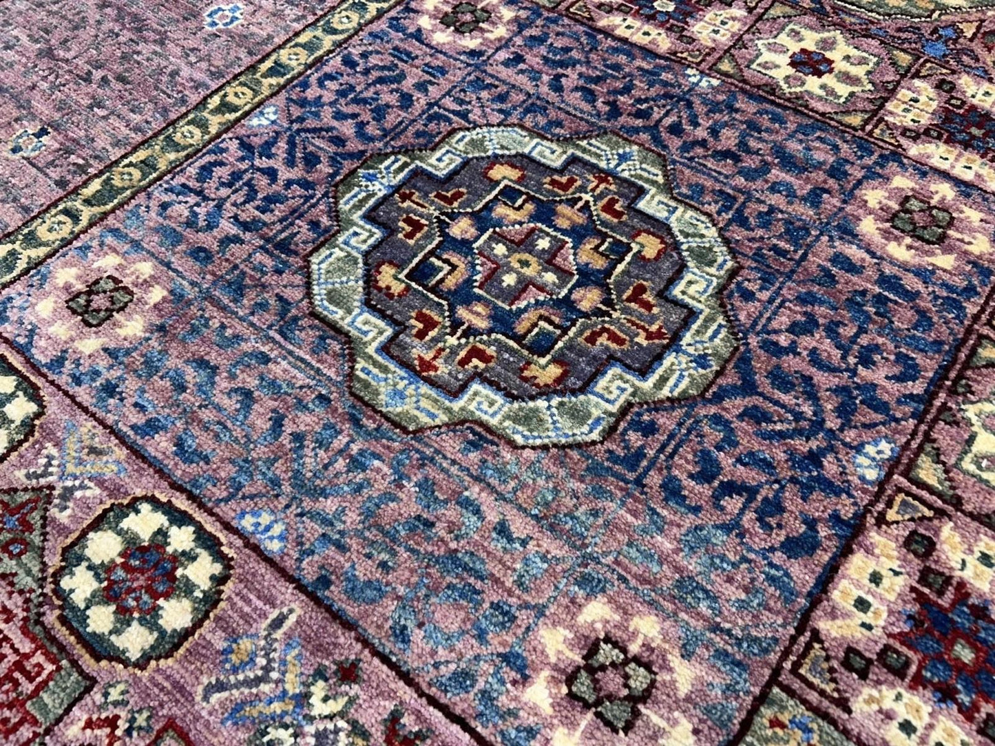 8’5”x9’10” Hand-Knotted Wool Mamluk Medallion Area Rug