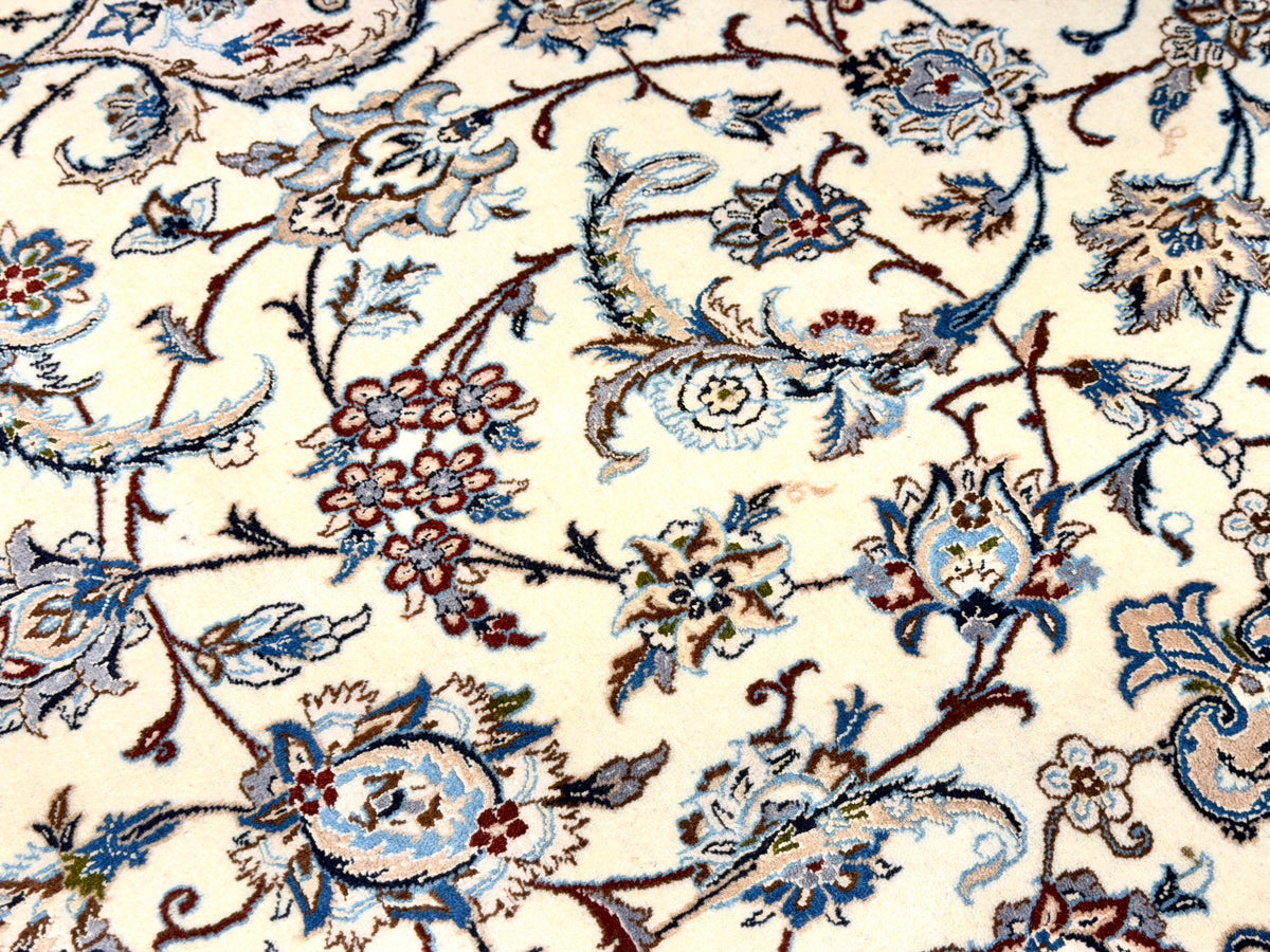 Hand-Knotted 4 La Persian Nain Rug - 6'9"x10'7"
