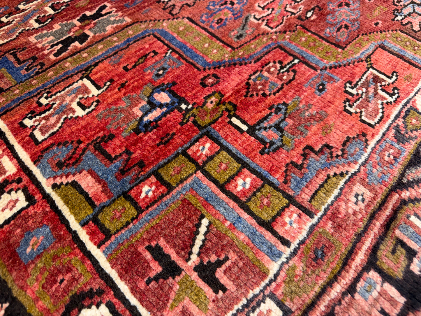 9’10”x12’5” Hand-Knotted Persian Heriz Area Rug