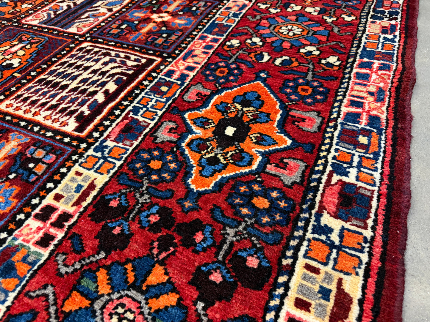 Hand-Knotted Persian Bakhtiari Rug - 9’9”x13’4”