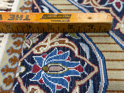 Hand-Knotted Persian Isfahan Rug - Dome Design - 6'6"x10'