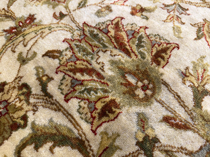 7’8”x9’11” Hand-Knotted Wool Agra Area Rug
