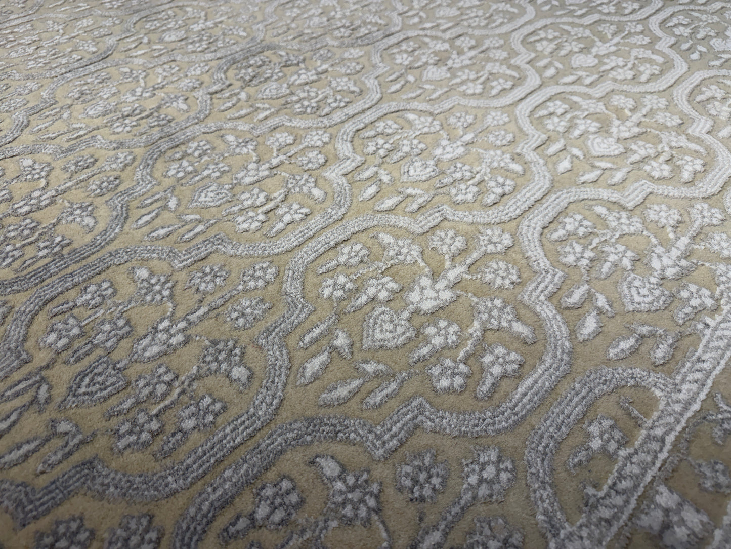 7’9”x10’ Hand-Knotted Carved Wool & Silk All-Over Area Rug