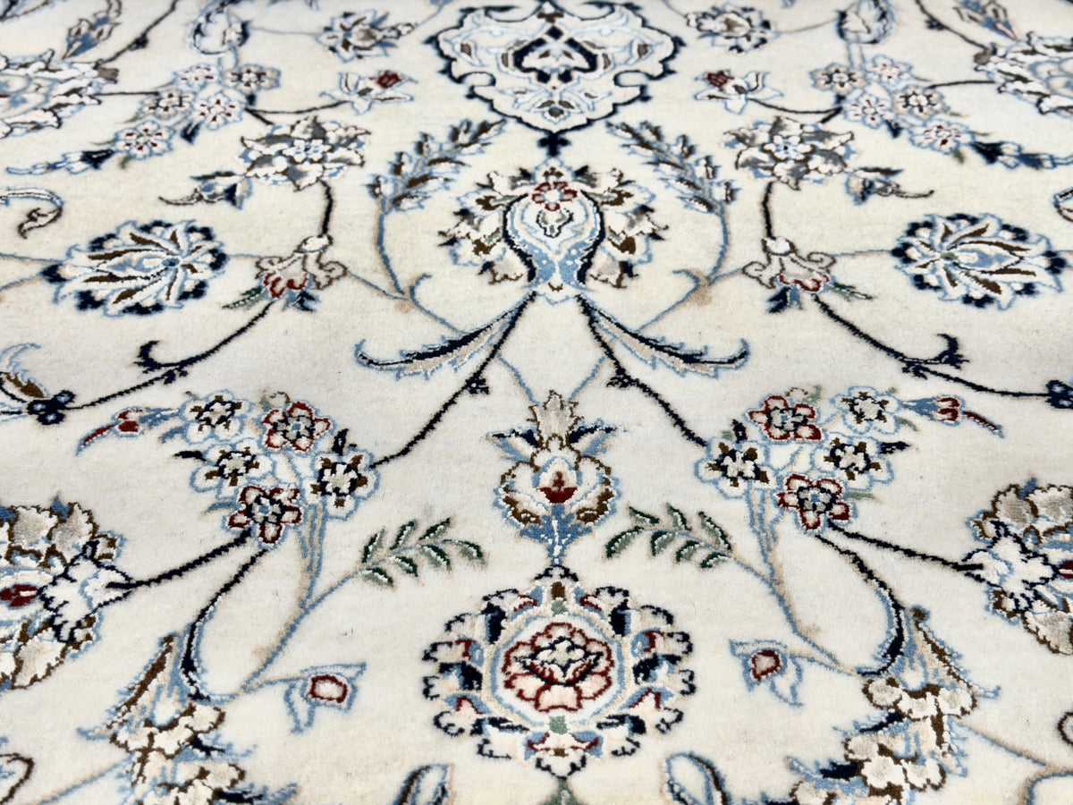 Hand-Knotted 6 La Persian Nain Rug - 5'7"x9'