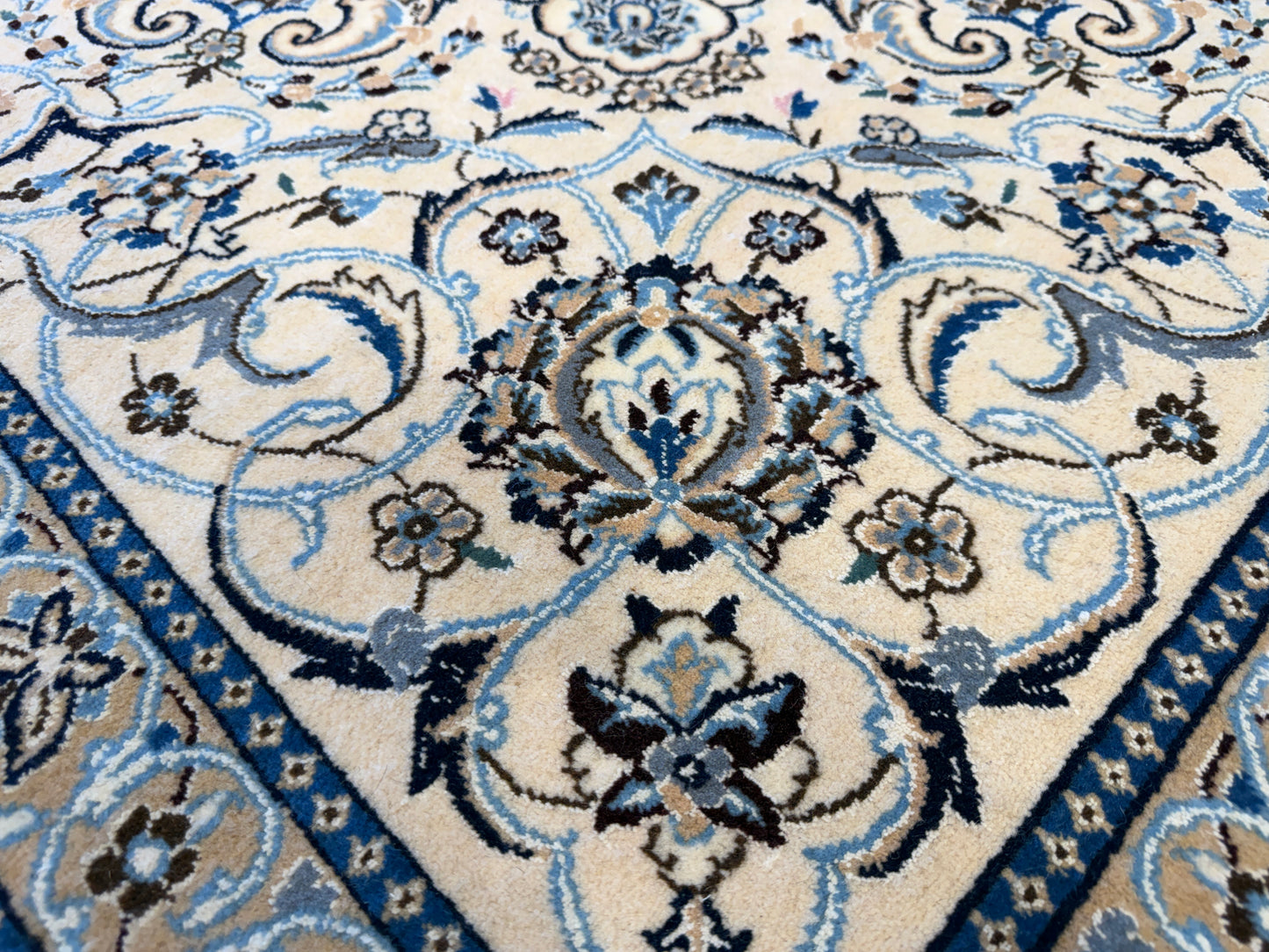 10’x10’ Hand-Knotted Persian Nain Area Rug