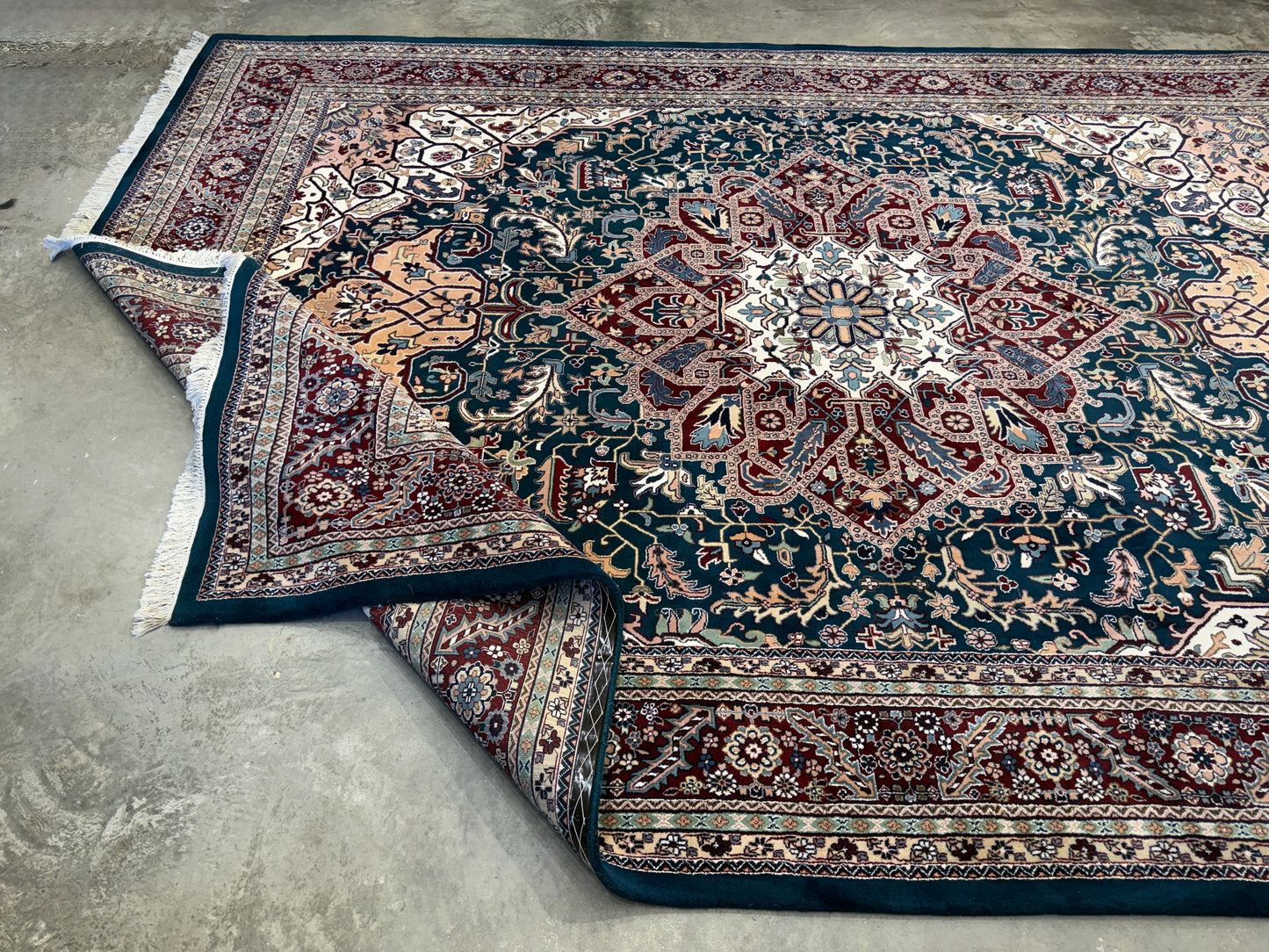 9’9”x13’10” Hand-Knotted Wool IndoHeriz Area Rug