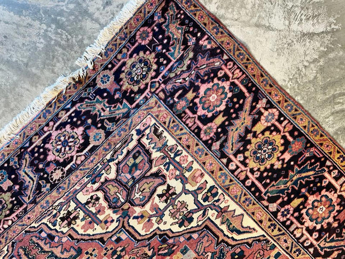 8’ x 11’3” Hand knotted Persian Heriz Rug