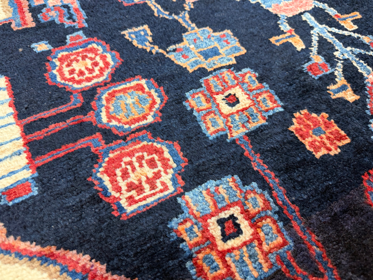 Hand-Knotted Persian Nahavand Rug - 4'8"x8'6"