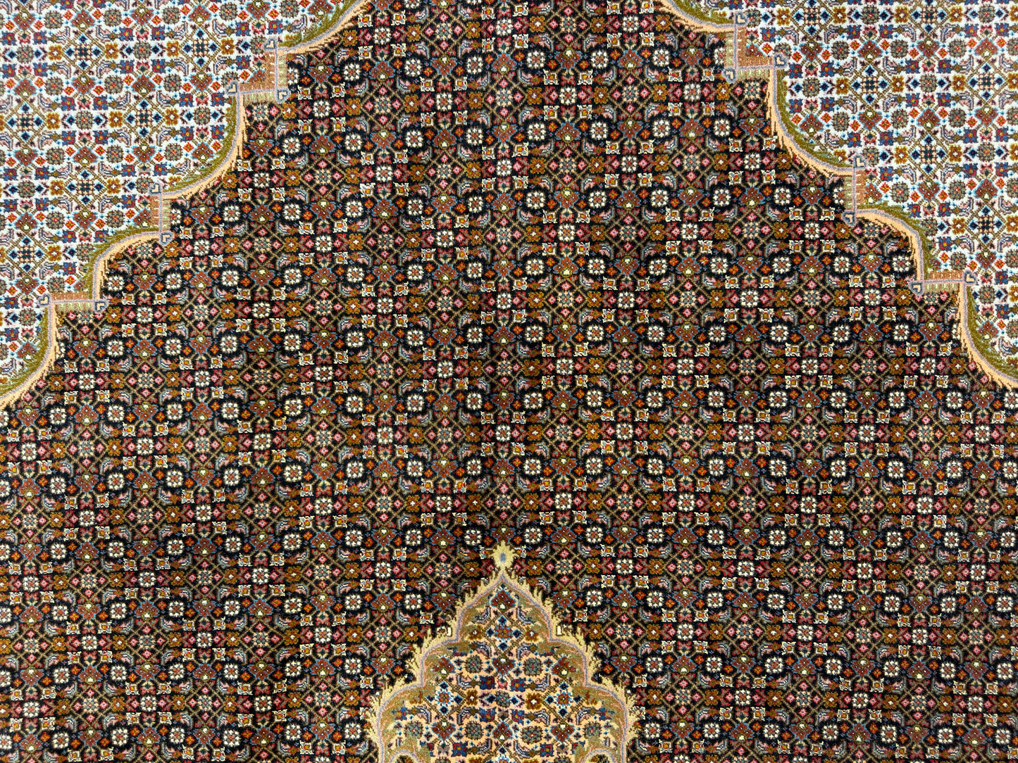 9’8”x12’10” Fine Hand-Knotted Persian Tabriz Mahi Area Rug