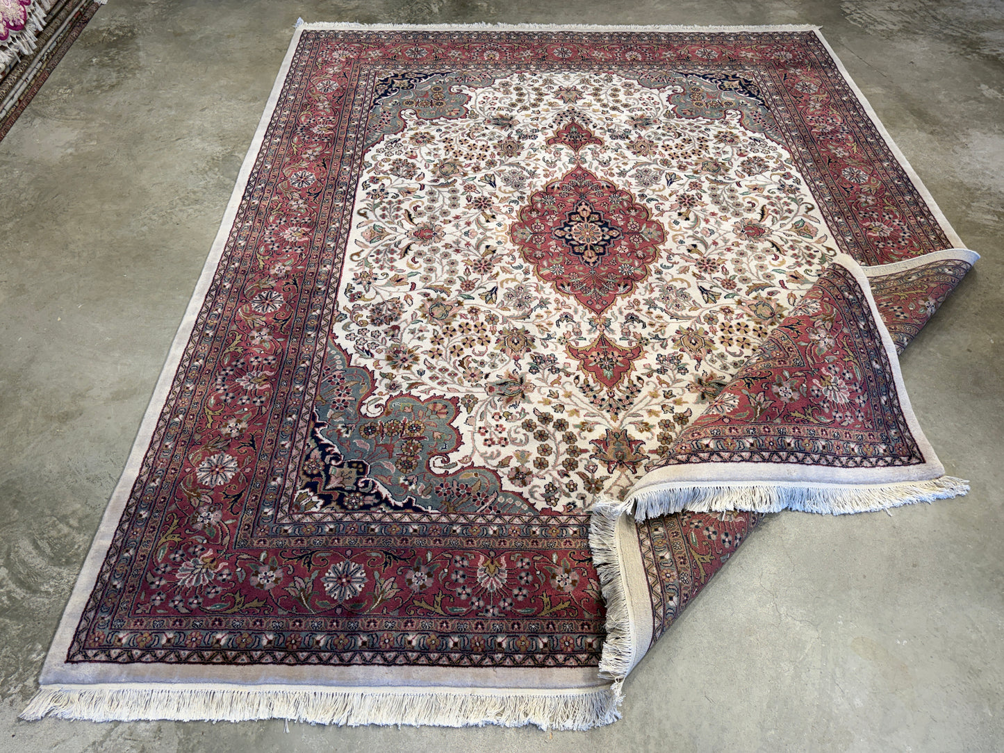 8’2”x9’11” Hand-Knotted Indo Kashan Area rug