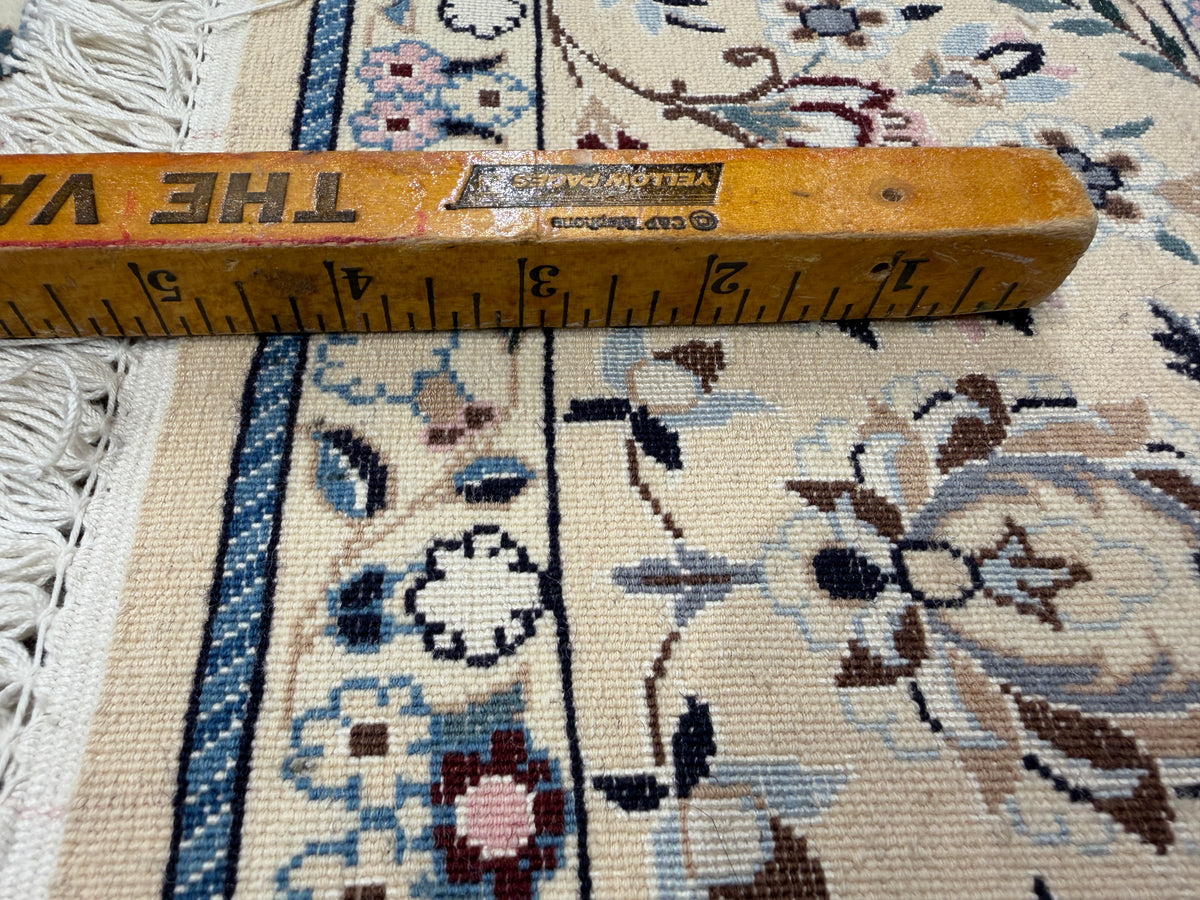 Hand-Knotted 6 La Persian Nain Rug - 4'3"x6'10"