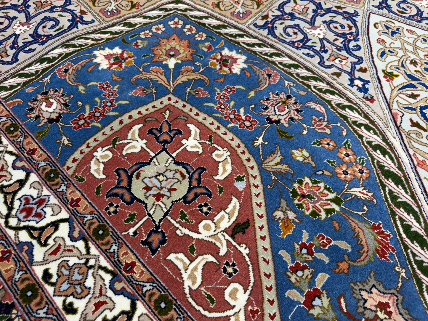 Hand-Knotted 60 Raj Persian Tabriz Rug - Dome Design - 10’x13’4”