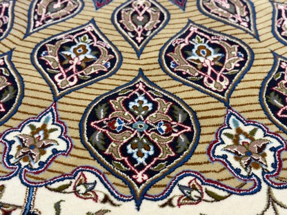 Hand-Knotted Persian Isfahan Rug - Dome Design - 6'6"x10'