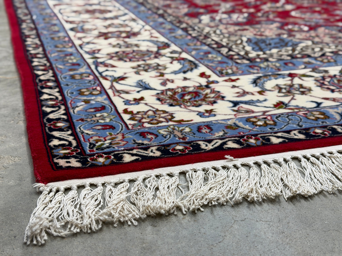 Hand-Knotted Persian Isfahan Rug - Signed Enteshari - 6'7"x9'10"