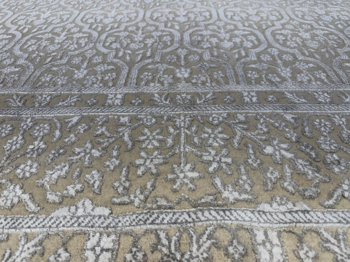 7’9”x10’ Hand-Knotted Carved Wool & Silk All-Over Area Rug